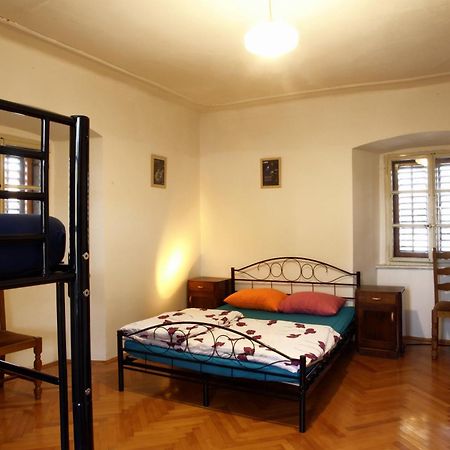 Komen Residence Muzica Bed And Breakfast المظهر الخارجي الصورة