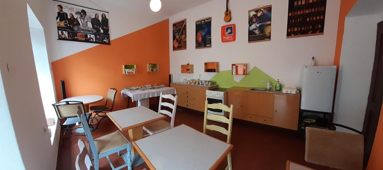 Komen Residence Muzica Bed And Breakfast المظهر الخارجي الصورة