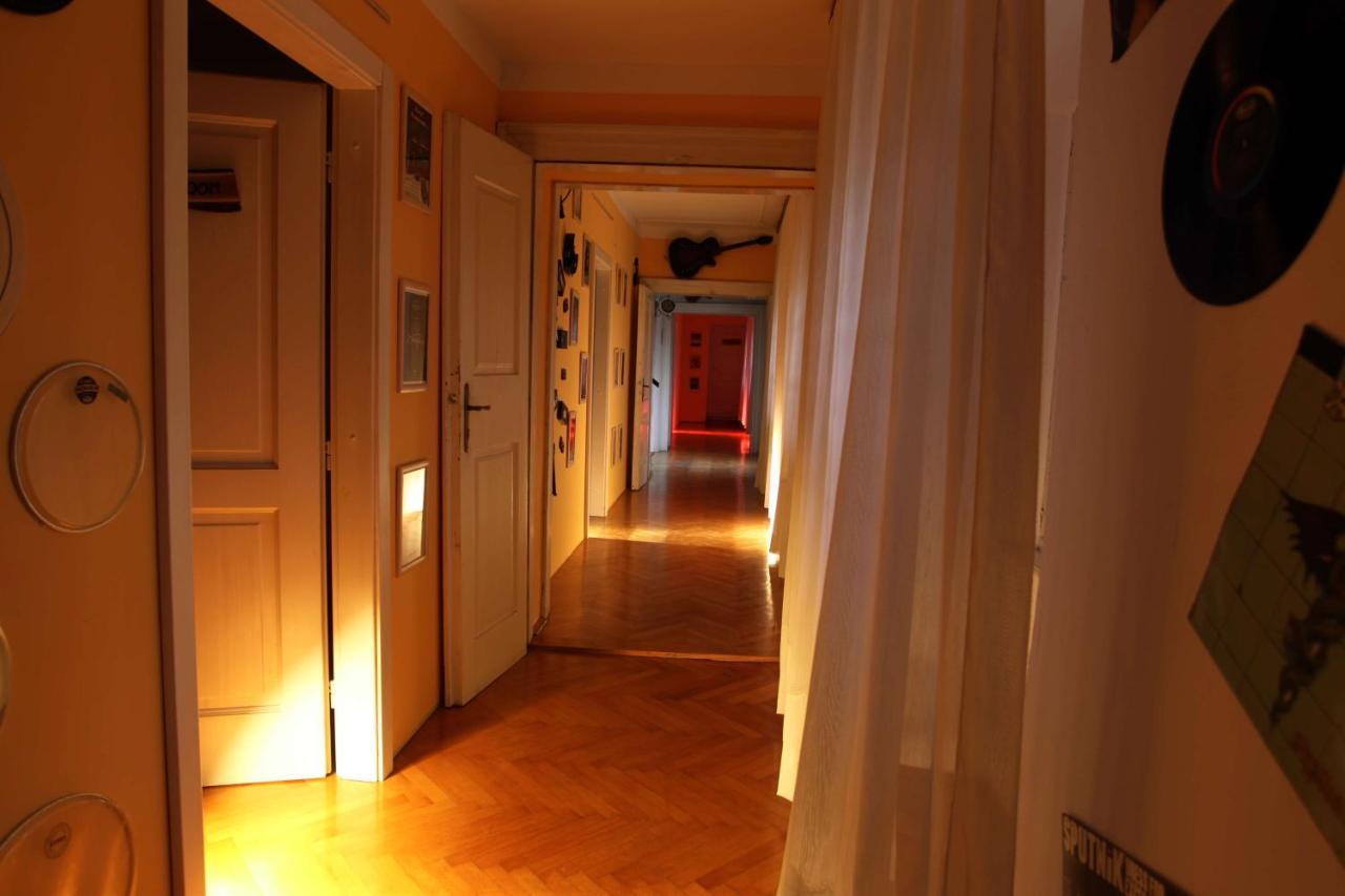 Komen Residence Muzica Bed And Breakfast المظهر الخارجي الصورة