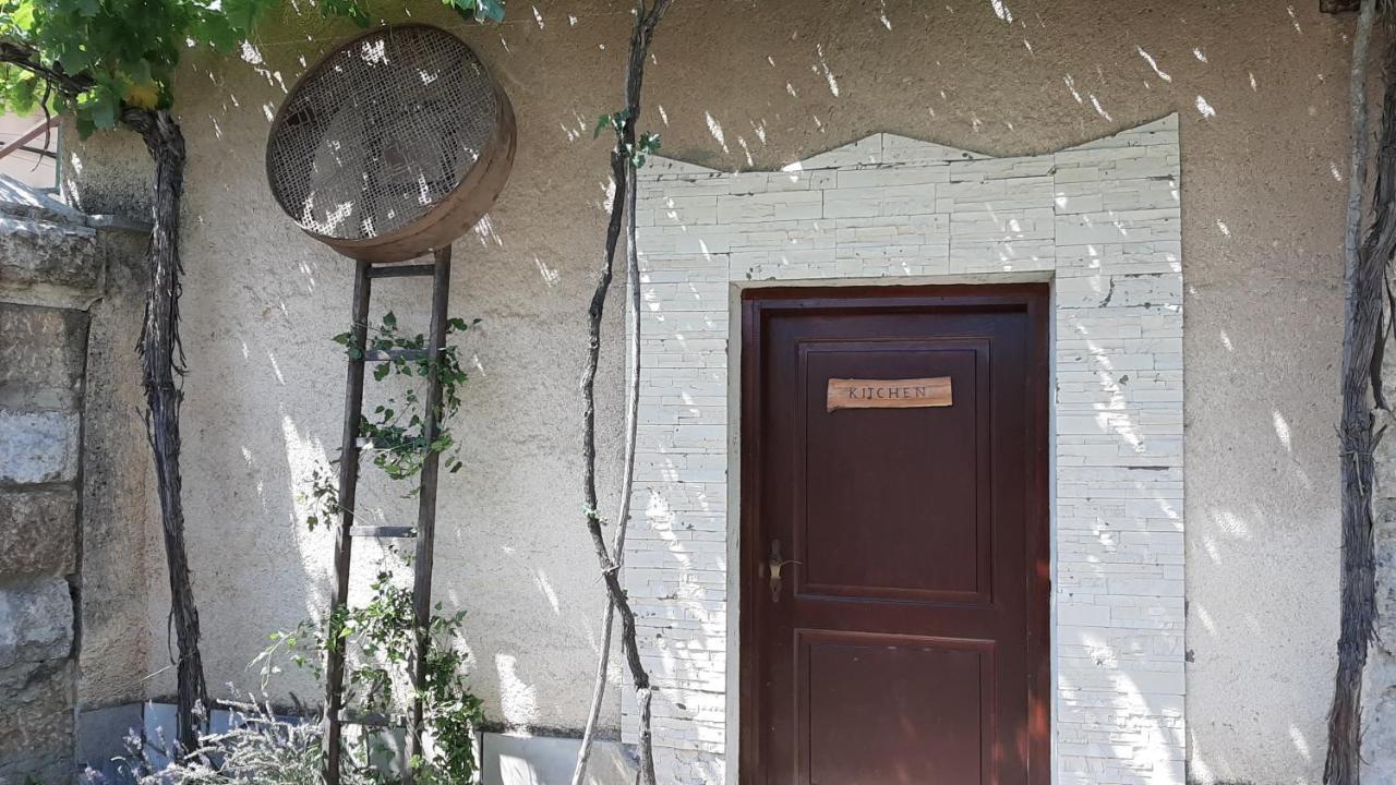 Komen Residence Muzica Bed And Breakfast المظهر الخارجي الصورة