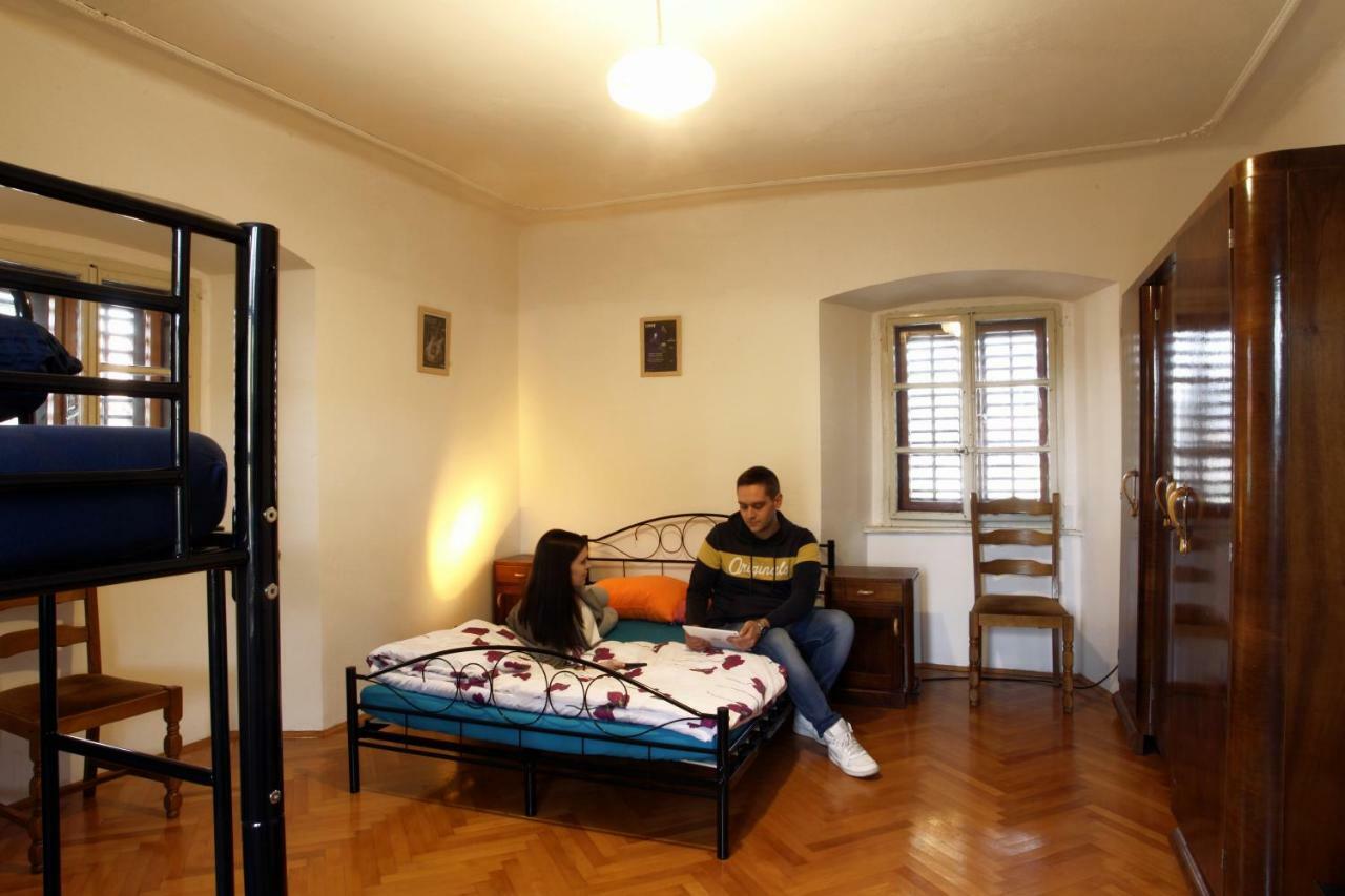 Komen Residence Muzica Bed And Breakfast المظهر الخارجي الصورة