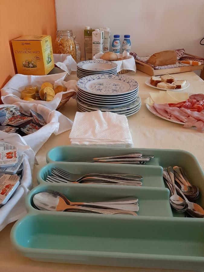 Komen Residence Muzica Bed And Breakfast المظهر الخارجي الصورة